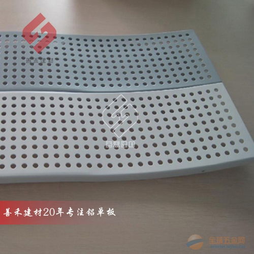 現代建筑金屬幕墻裝飾材料全解析 仿石頭、雙曲與氟碳鋁單板定制及零售指南